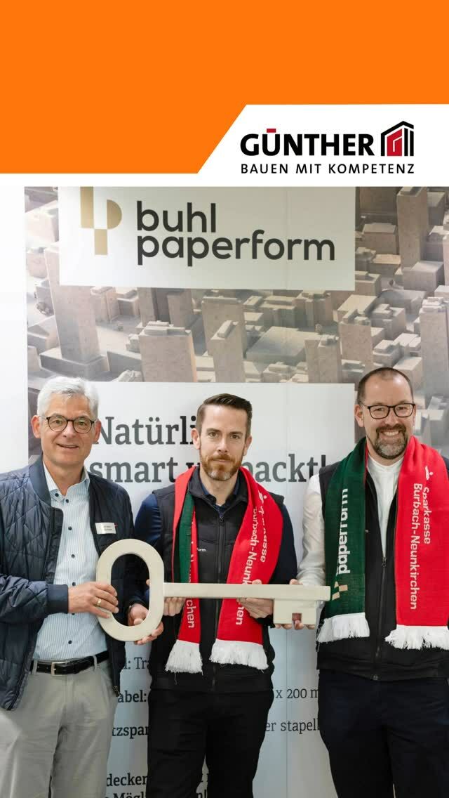 🎉 Eröffnungsfeier am Standort Kalteiche.
Mit der feierlichen Schlüsselübergabe durch Herrn Siebel an Christoph Buhl und Johannes Keßler wurde der neue Standort der buhl-paperform GmbH offiziell eröffnet.

Für die buhl-paperform GmbH durften wir moderne Lager- und Produktionshallen sowie einen Sozial- und Verwaltungstrakt realisieren – ein starkes Fundament für innovative Verpackungslösungen.

Die buhl-paperform GmbH entwickelt maßgeschneiderte Faserguss-Verpackungen und Express Faserformteile – nachhaltig, funktional und individuell.

🙏 Wir bedanken uns herzlich bei der Bauherrschaft für die vertrauensvolle und konstruktive Zusammenarbeit!

#BauunternehmungGUENTHER
#BauenMitKompetenz
#KommInsGüntherTeam
#Azubi
#Ausbildung
#Karriere
#DualesStudium
#Maurer
#Stahlbetonbauer
#Hochbau
#Tiefbau
#Fertigteilbau
#Fertigteilwerk
#Betonfertigteilwerk
#Handwerk
#Siegen
#Siegenwittgenstein
#Netphen
#kreuztal
#Siegerland
#Tischler
#schreiner
#Zimmermann
#Werdohl
#Feuerwache
#buhlpaperform
#haiger
#kalteiche