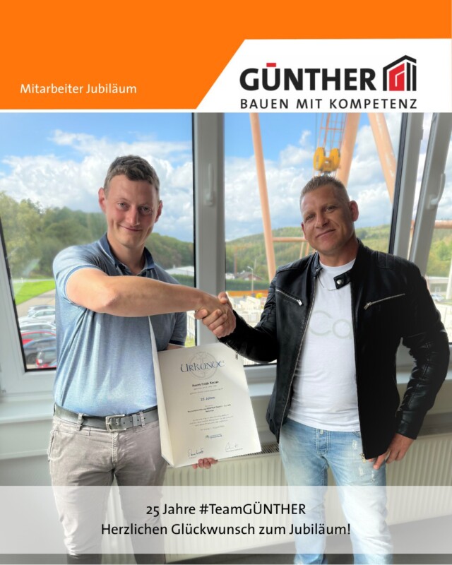 Seit 25 Jahren ist Fatih Kezer Teil unseres Teams und bringt seine Erfahrung und sein Können auf unseren Baustellen im Hochbau ein.
Danke für 25 Jahre Einsatz, Engagement und #TeamGÜNTHER! 🧡
Wir gratulieren ganz herzlich zum Jubiläum und freuen uns auf viele weitere gemeinsame Jahre!

#Jubiläum
#eingrundzumfeiern
#Herzlichenglückwunsch
#BauenMitKompetenz
#KommInsGüntherTeam
#Fertigteilbau
#Fertigteilwerk
#Betonfertigteilwerk
#Handwerk
#Siegen
#Netphen