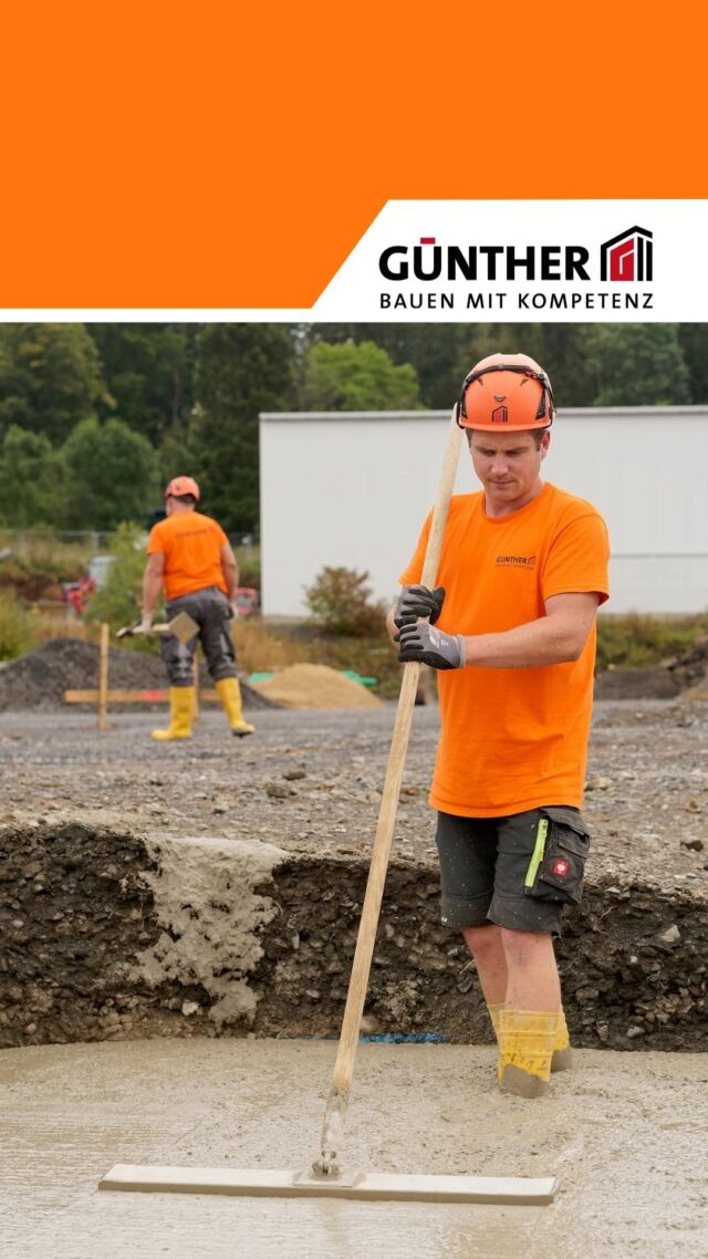 Detailliebe:
Die passgenaue Montage der Stützen erfordert eine perfekte Aufstandsfläche.

#BauunternehmungGUENTHER
#BauenMitKompetenz
#KommInsGüntherTeam
#Azubi
#Ausbildung
#Karriere
#DualesStudium
#Maurer
#Stahlbetonbauer
#Hochbau
#Tiefbau
#Fertigteilbau
#Fertigteilwerk
#Betonfertigteilwerk
#Handwerk
#Siegen
#Siegenwittgenstein
#Netphen
#Siegerland
#Soprema
#Hof