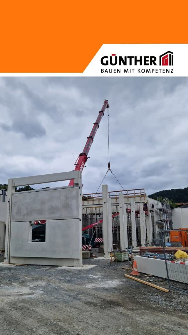"Eben" war noch die Grundsteinlegung,
Jetzt läuft schon die Montage der Binder.

#BauunternehmungGUENTHER
#BauenMitKompetenz
#KommInsGüntherTeam
#Azubi
#Ausbildung
#Karriere
#DualesStudium
#Maurer
#Stahlbetonbauer
#Hochbau
#Tiefbau
#Fertigteilbau
#Fertigteilwerk
#Betonfertigteilwerk
#Handwerk
#Siegen
#Siegenwittgenstein
#Netphen
#kreuztal
#Siegerland
#Tischler
#schreiner
#Zimmermann
#Werdohl
#Feuerwache