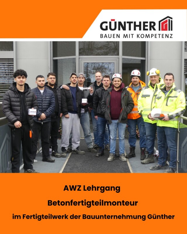 Am Freitag durften wir im Rahmen des AWZ-Lehrgangs Betonfertigteilmonteur engagierte und motivierte junge Teilnehmer aus ganz Deutschland in unserem Fertigteilwerk begrüßen. Neben der Vermittlung fundierter theoretischer Grundlagen erhielten die Teilnehmer auch die Möglichkeit, wertvolle praktische Erfahrungen zu sammeln. Gemeinsam mit Mitarbeitern des Günther-Teams wurde die Montage einer Musterstütze mit angeformtem Fundament fachgerecht durchgeführt und anschaulich erläutert.

#BauunternehmungGUENTHER
#BauenMitKompetenz
#komminsgüntherteam 
#Azubi
#Ausbildung
#Karriere
#DualesStudium
#Maurer
#Stahlbetonbauer
#Hochbau
#Tiefbau
#Fertigteilbau
#Fertigteilwerk
#Betonfertigteilwerk
#Handwerk
#Siegen
#Siegenwittgenstein
#Netphen
#awz 
#schulungen